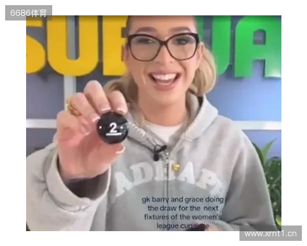 网红参加女足英联杯抽签发表反热刺言论,英女超联盟被迫道歉 网红参加女足英联杯抽签发表反热刺言论,英女超联盟被迫道歉